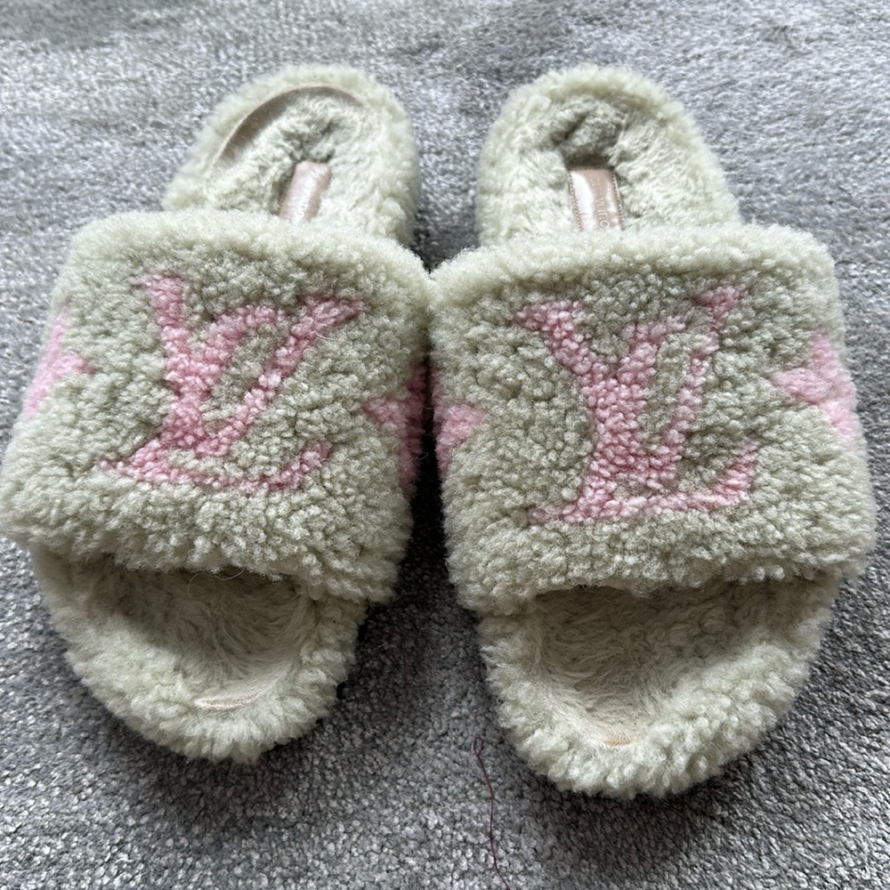 Louis Vuitton shearling comfort mule sz39